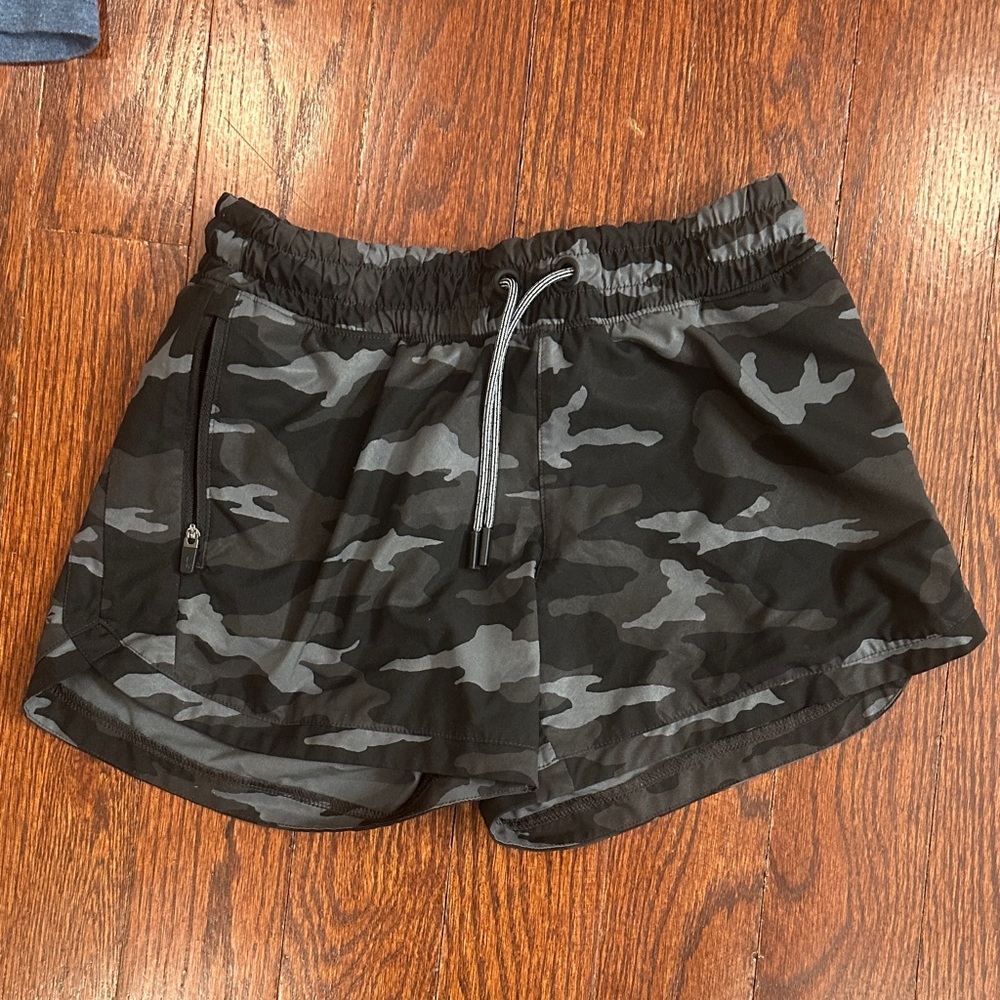 Athleta Black and Gray Kids Camouflage Athletic Shorts size 14-16